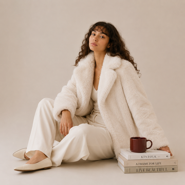 Plush faux shearling (sheep-style) collar and cuff trimr